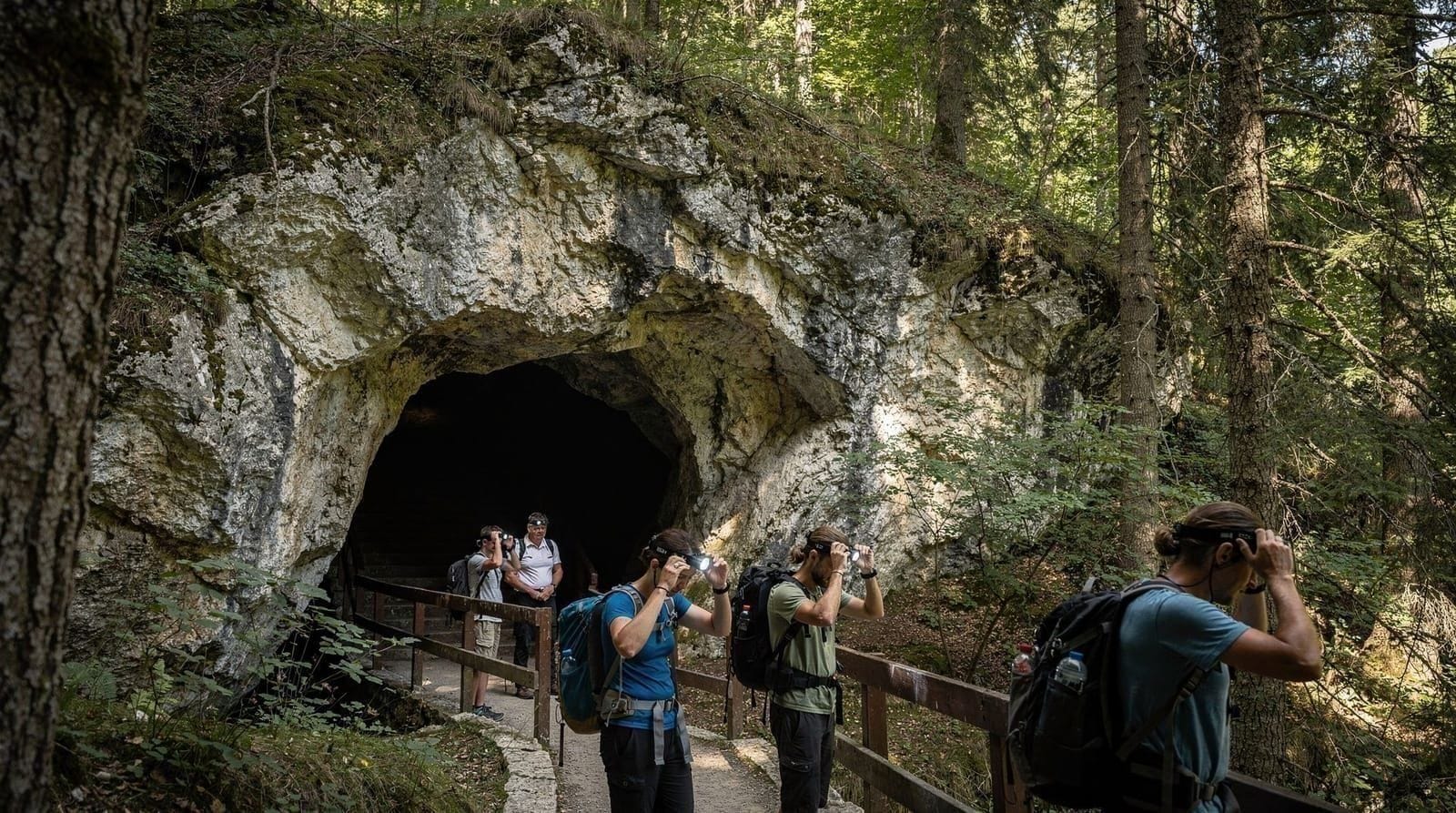 From Sofia: Day Trip to Belogradchik Rocks and Venetsa Cave